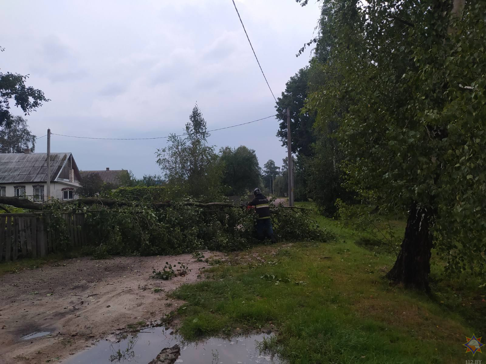 Повреждены кровли 39 домов. МЧС показало последствия непогоды