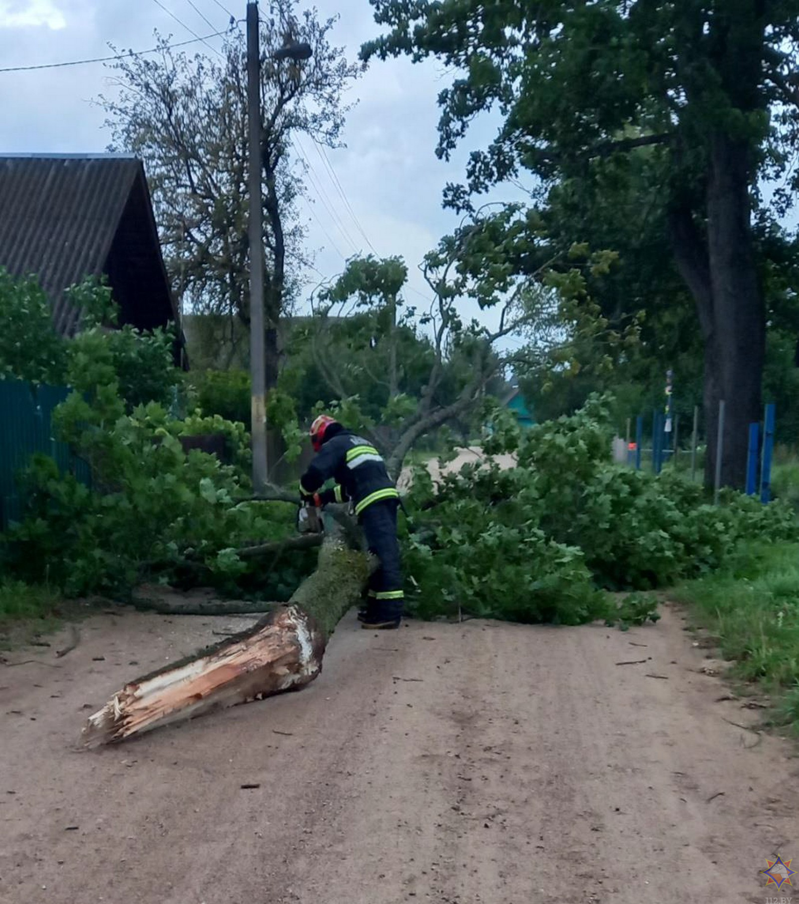 Повреждены кровли 39 домов. МЧС показало последствия непогоды