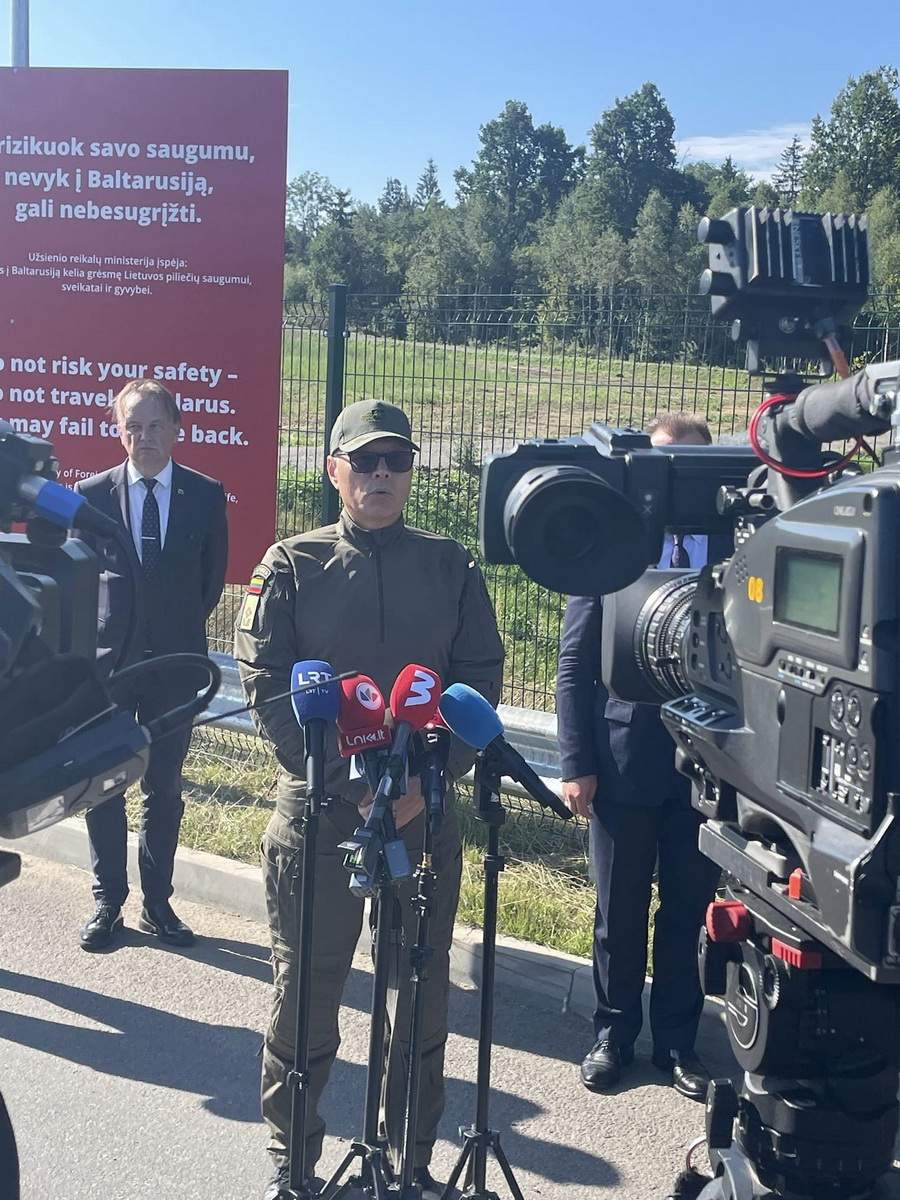 Литва установила щиты на границе с предупреждениями о рисках при поездках в Беларусь