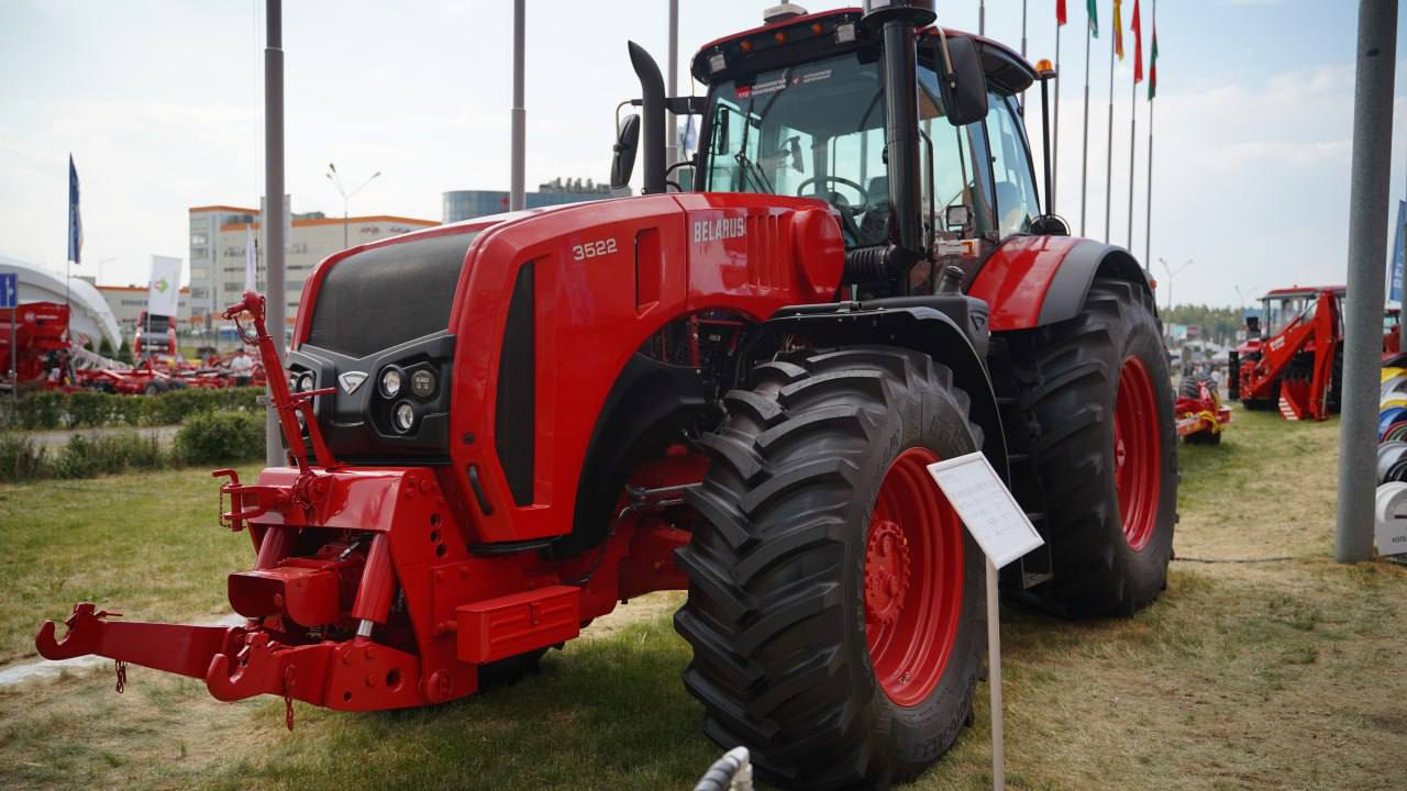 МТЗ начал серийный выпуск тракторов с китайскими двигателями