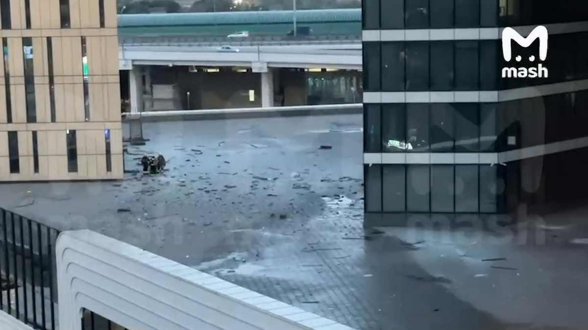 Беспилотник снова упал в районе "Москва-Сити"