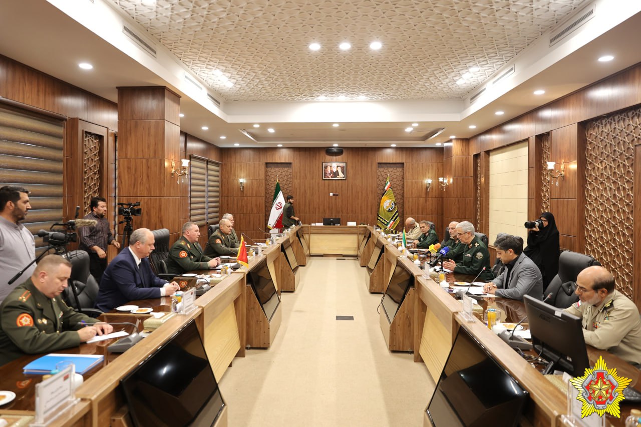 Хренин обсудил углубление сотрудничества с начальником Генштаба ВС Ирана