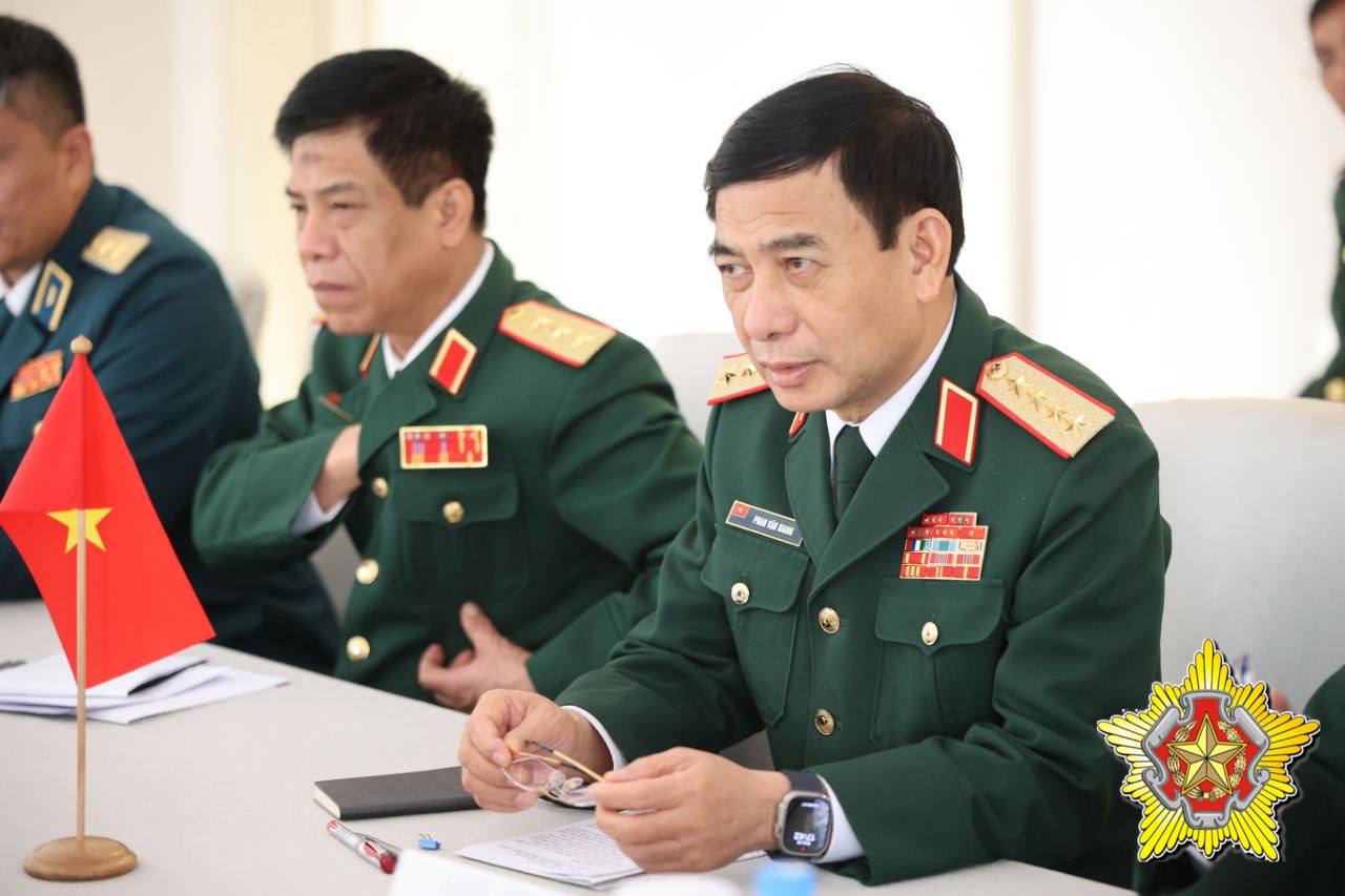 Хренин обсудил сотрудничество с министром обороны Вьетнама