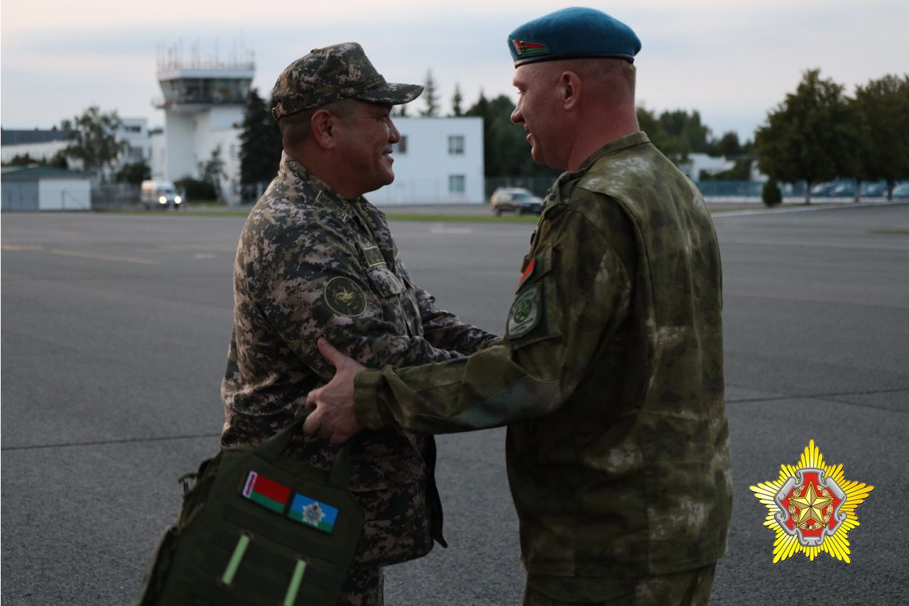 Казахские военные прибыли в Беларусь на учение