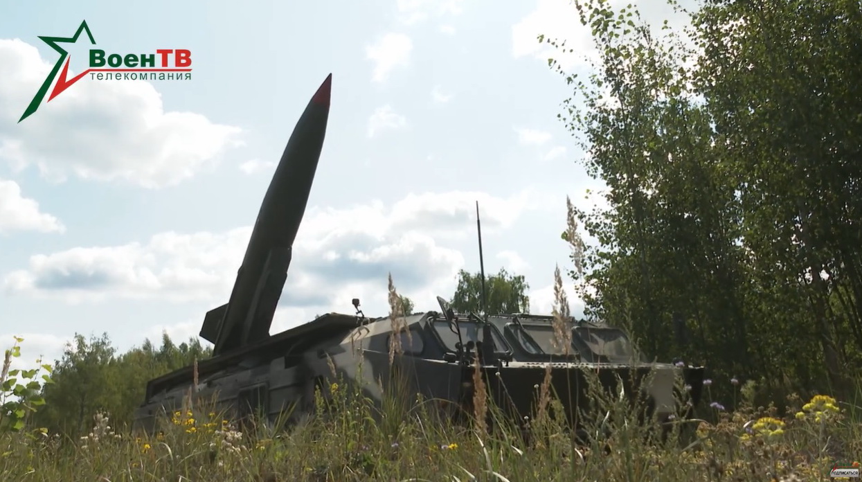 Беларусские ракетчики отработали пуски из "Искандер-М" в специальном снаряжении