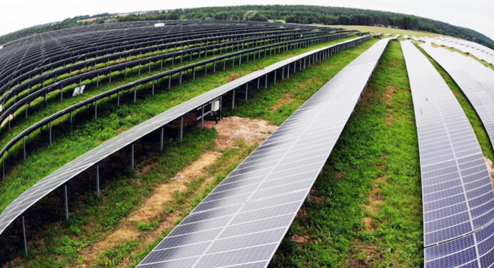 Британец хочет вернуть сотни миллионов долларов, вложенные в солнечную электростанцию в Беларуси