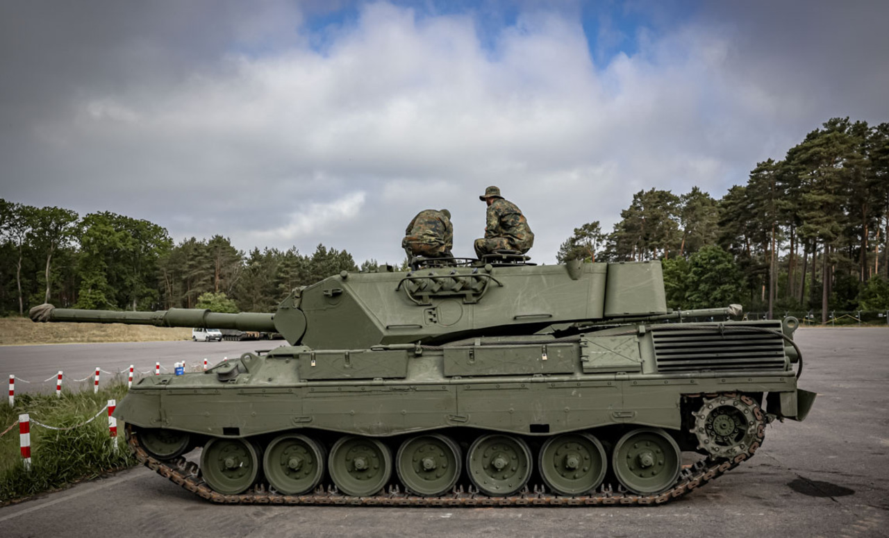 Первые танки Leopard-1 от трех стран прибыли в Украину