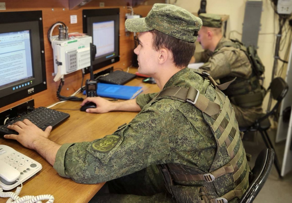 Военные отрабатывают обеспечение связи на "Боевом братстве"