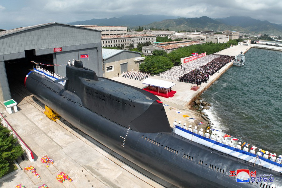 КНДР спустила на воду первую подлодку с ядерным вооружением