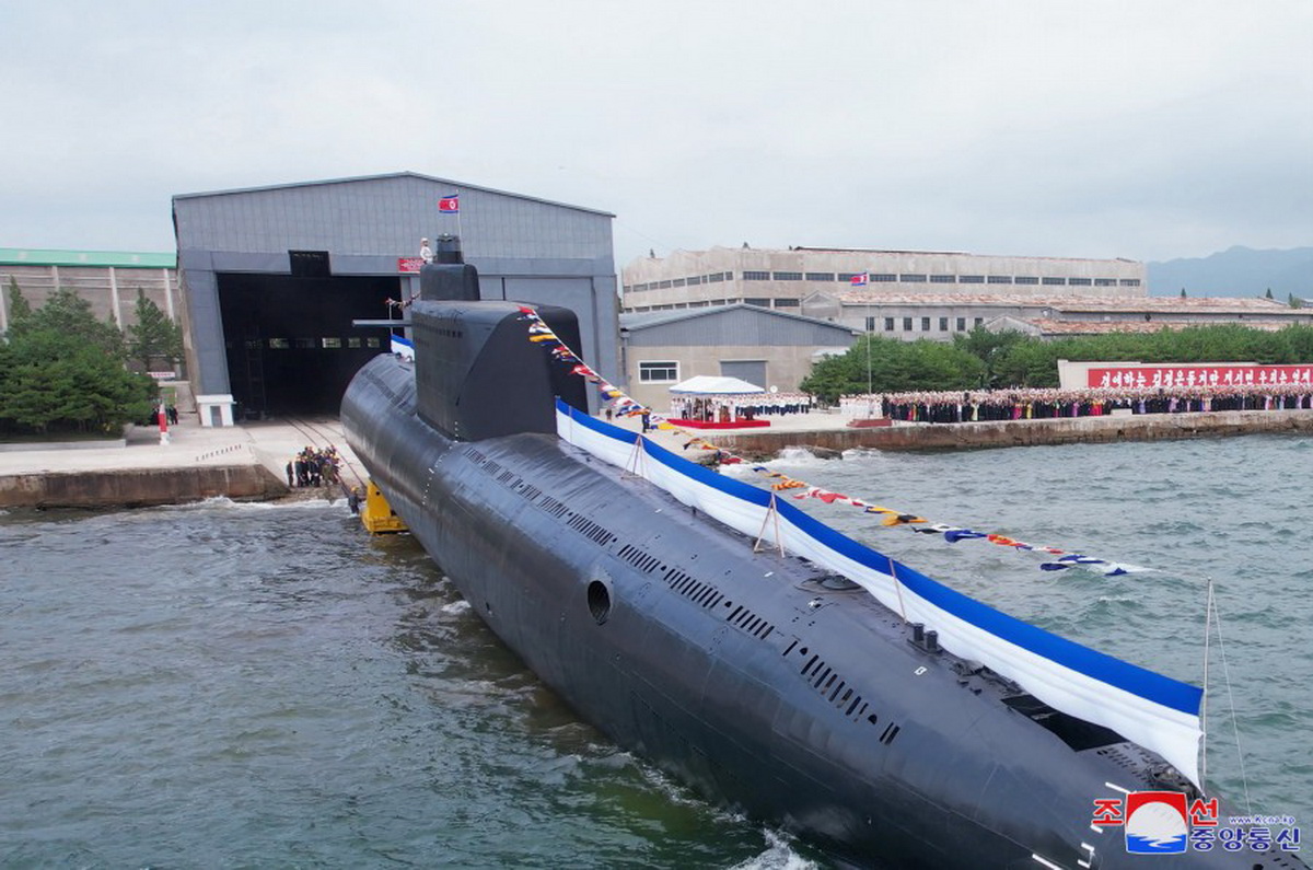 КНДР спустила на воду первую подлодку с ядерным вооружением