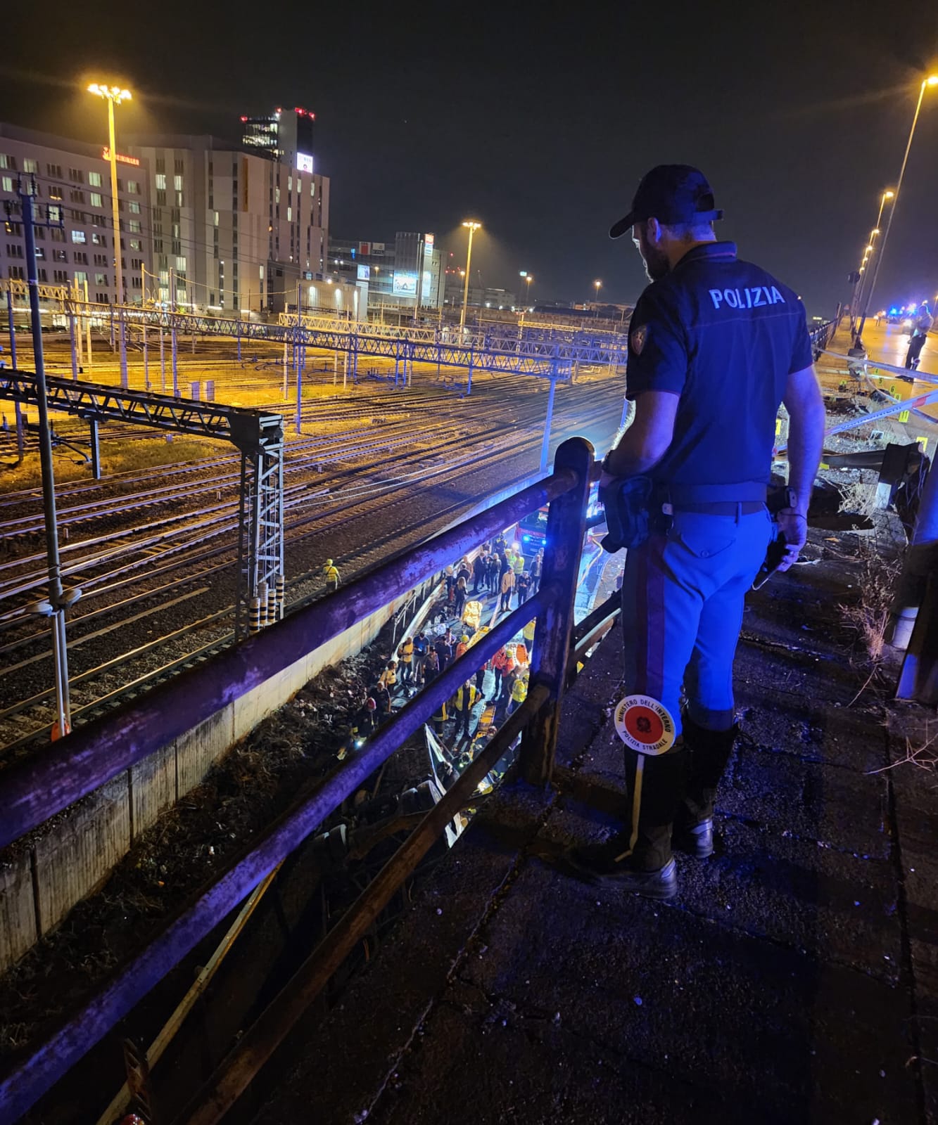 Туристический автобус упал с эстакады в Италии. Погиб 21 человек