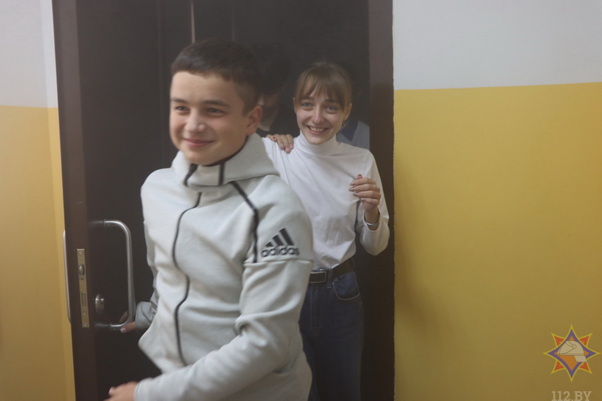 Экстремальные ситуации и дымовой лабиринт - украинских детей возили в Центр безопасности Новополоцка