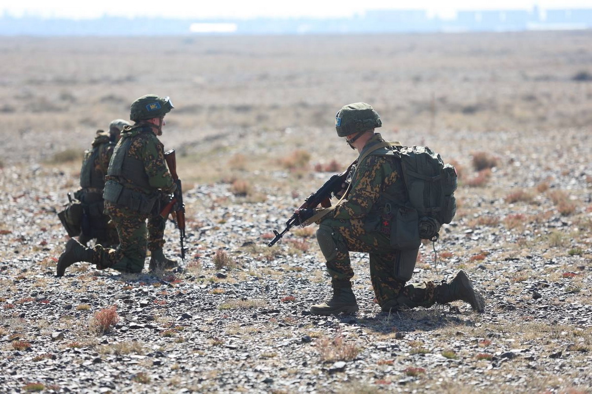 Беларусские военные отработали блокировку населенного пункта с "террористами" в Кыргызстане