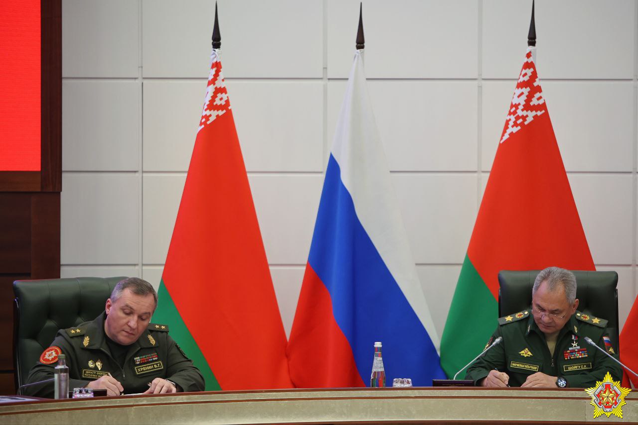 Минобороны Беларуси и России подписали план сотрудничества на 2024 год