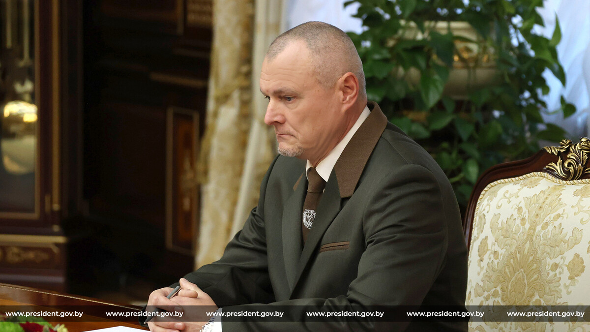 Недовольный решением правительства Шуневич пришел к Лукашенко с охотничьим знаком