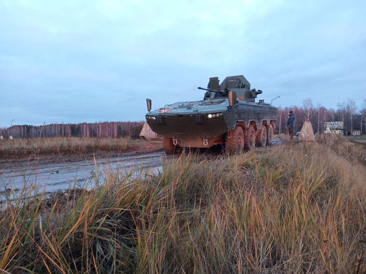 Госкомвоенпром продолжает испытания беларусского БТР