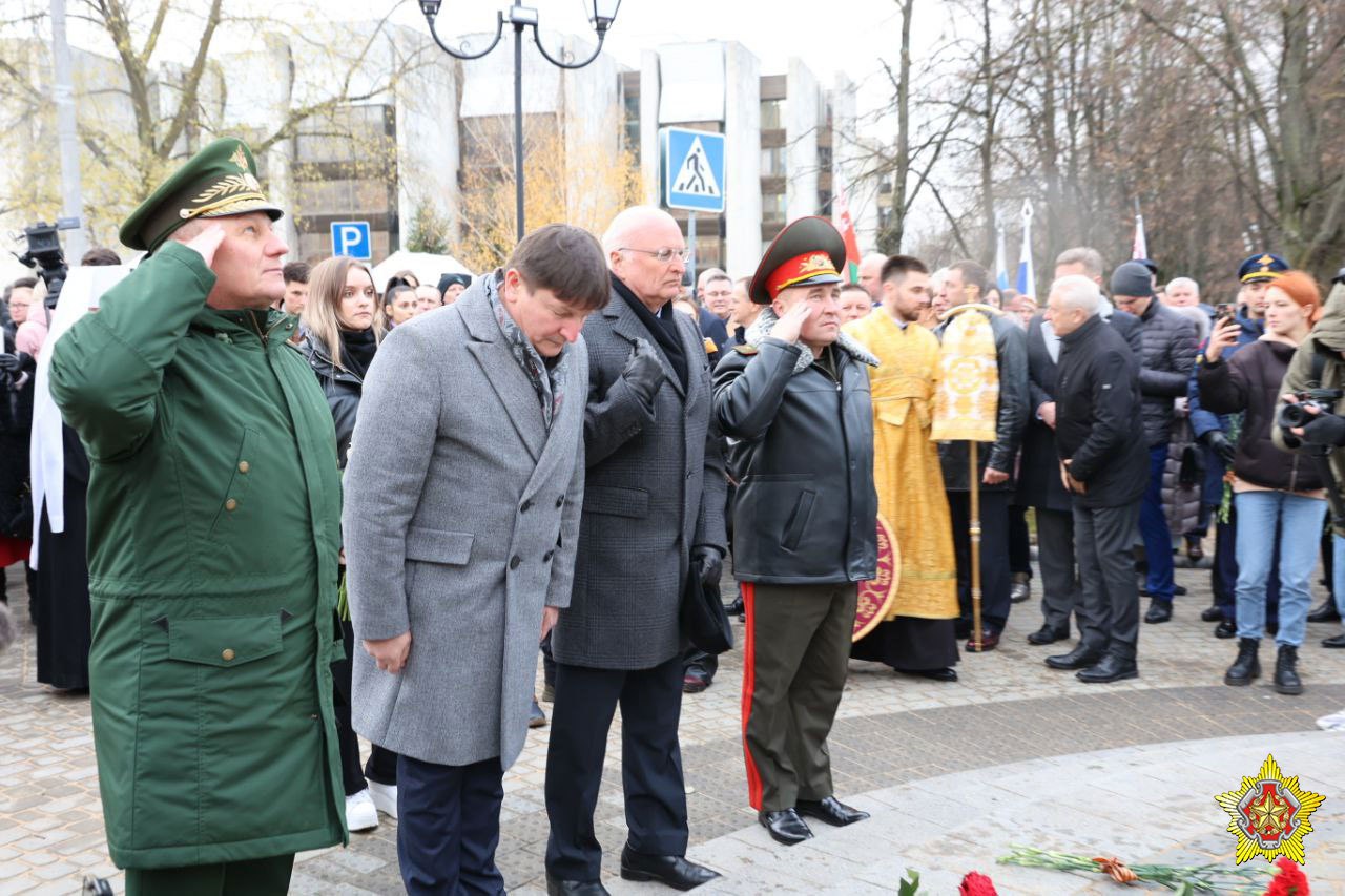 Памятник Александру Невскому открыли в Минске