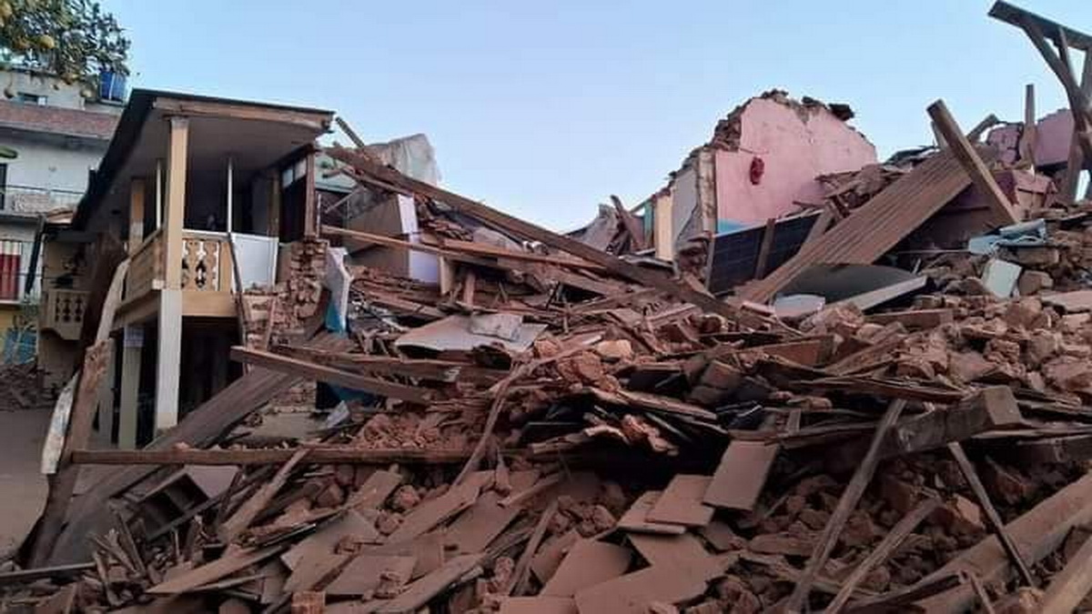 Число погибших при землетрясении в Непале достигло 157 человек