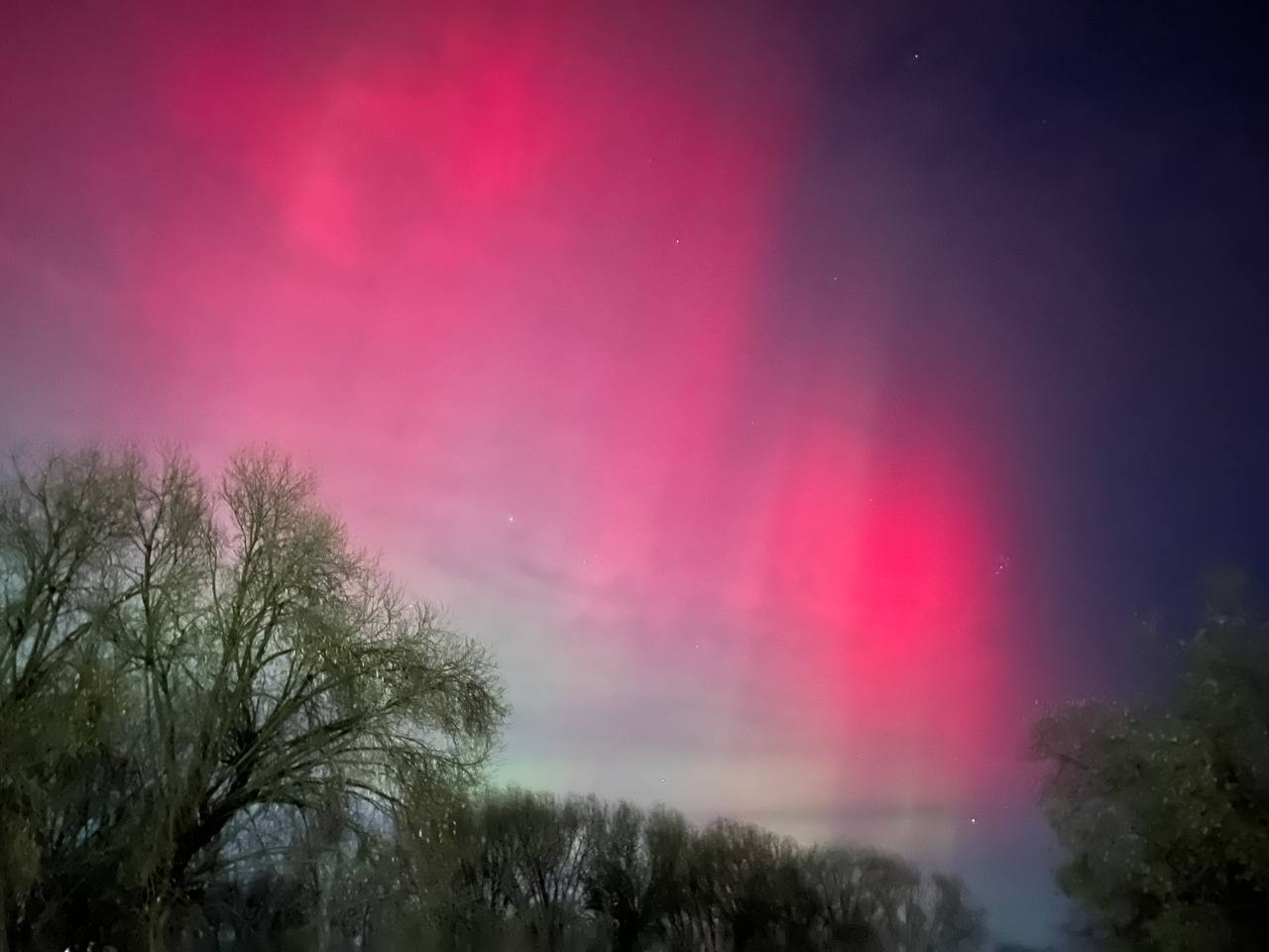 В Беларуси наблюдают северное сияние - фото