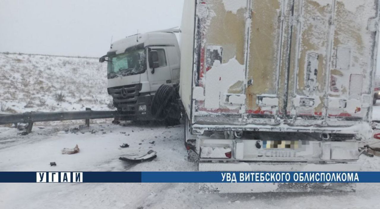 Два грузовика столкнулись в Толочинском районе. Один человек погиб