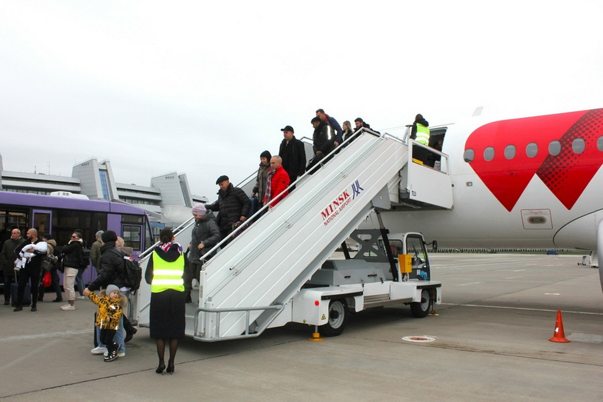 Первый рейс Red Wings из Самары встретили в Минске караваем