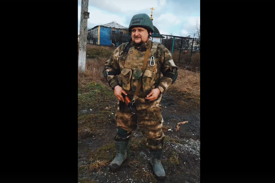 Профессиональный "ряженый" Александр Пылков выступил в минском вузе в образе "героя СВО"