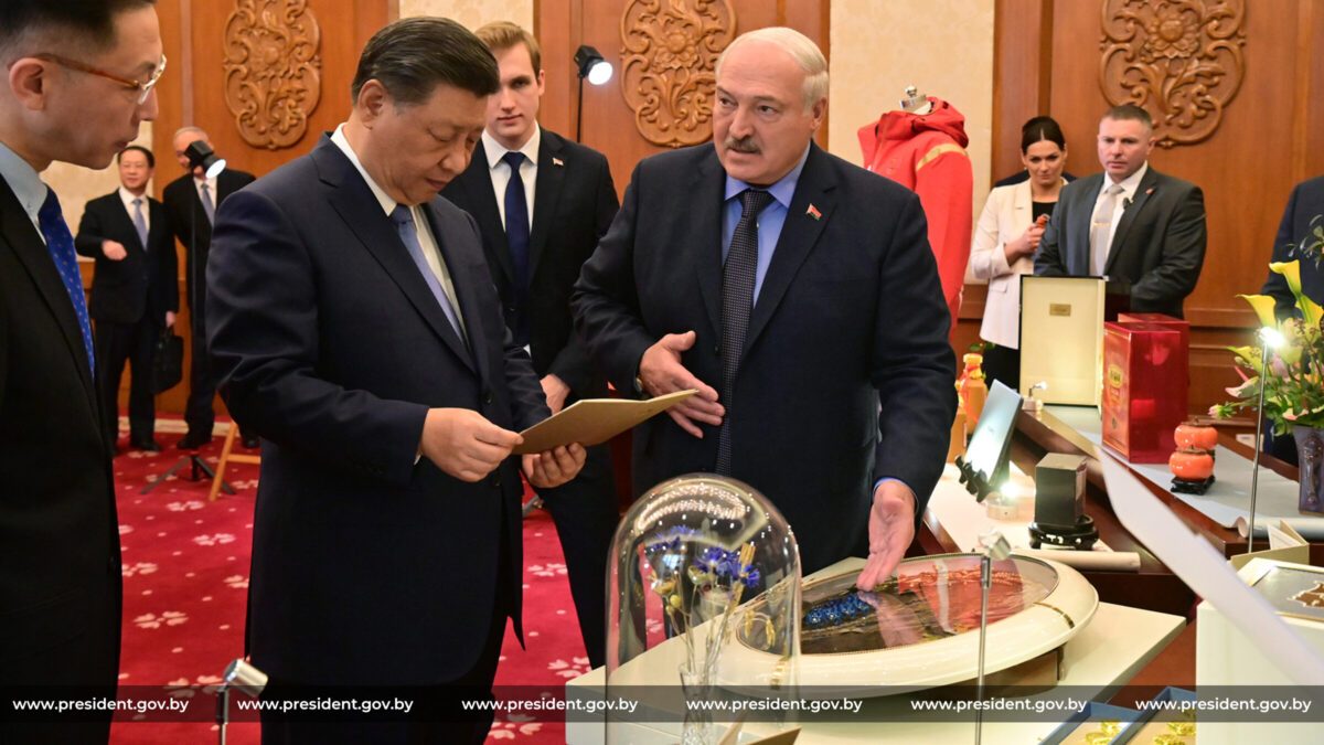 Лукашенко встретился с китайскими учителями Николая