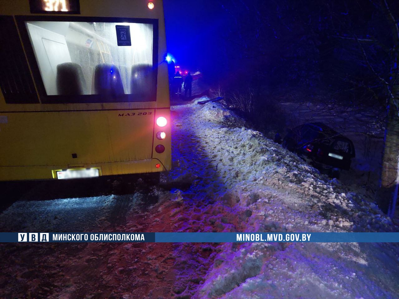 Автобус столкнулся с Ford в Минском районе. Один человек погиб