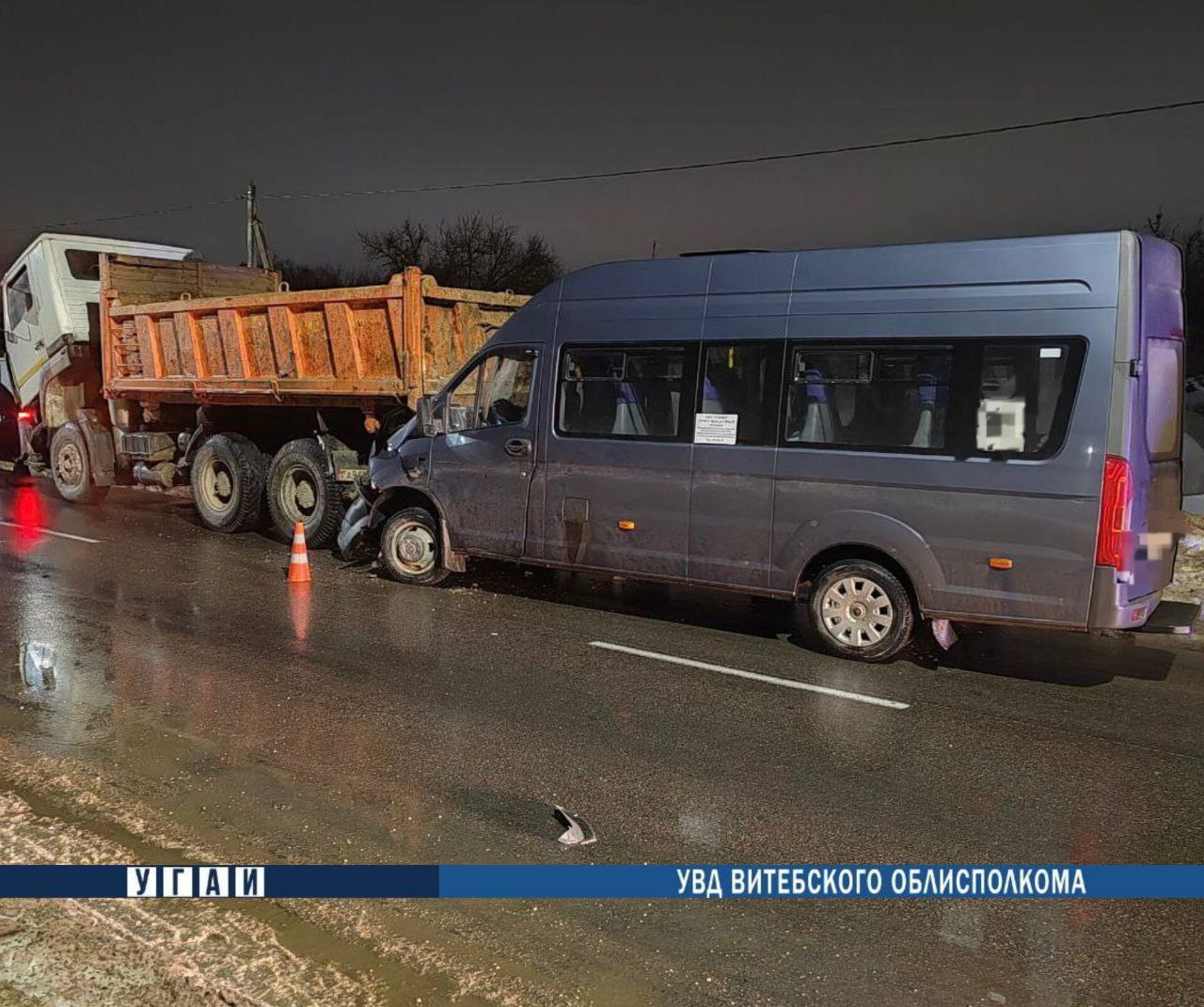 Маршрутка с пассажирами врезалась в грузовик в Орше. Пострадали 12 человек