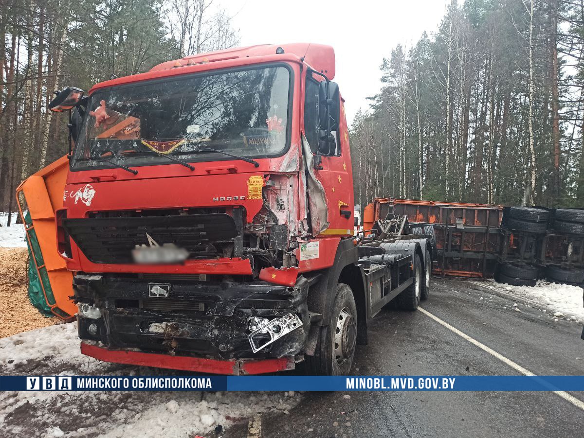 Два пассажира пострадали в ДТП с автобусом, грузовиком и легковушкой в Борисовском районе