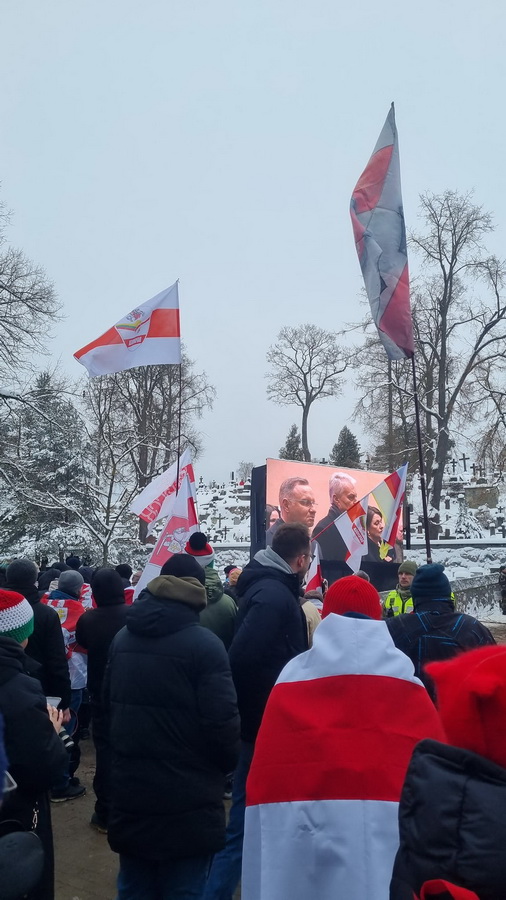 Беларусы почтили память повстанцев в Вильнюсе - фотофакт