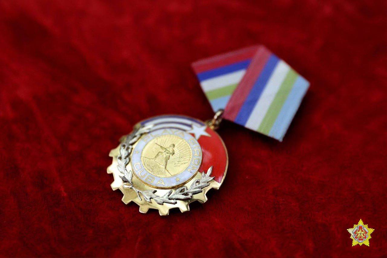 Хренина наградили кубинским орденом «Плайя Хирон». Его дают в том числе за борьбу с империализмом
