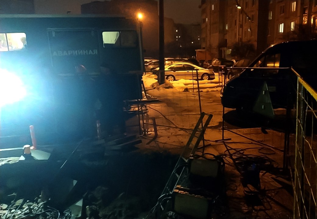Трубопровод прорвало в Минске. Часть домов была без горячей воды и отопления