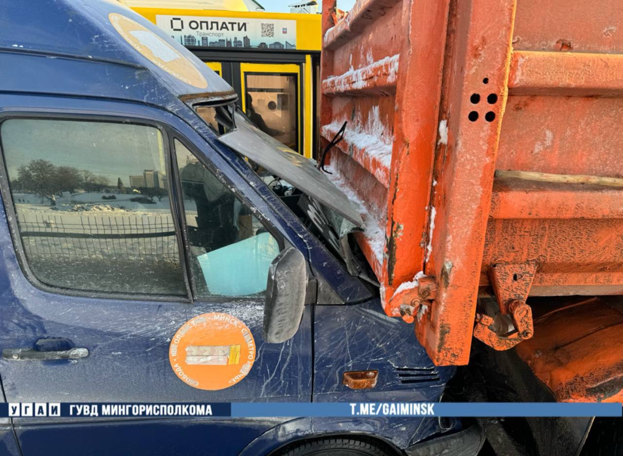 Восемь человек пострадали в ДТП двух маршруток и грузовика в Минске