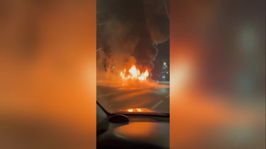 Очередной автобус МАЗ сгорел в Санкт-Петербурге