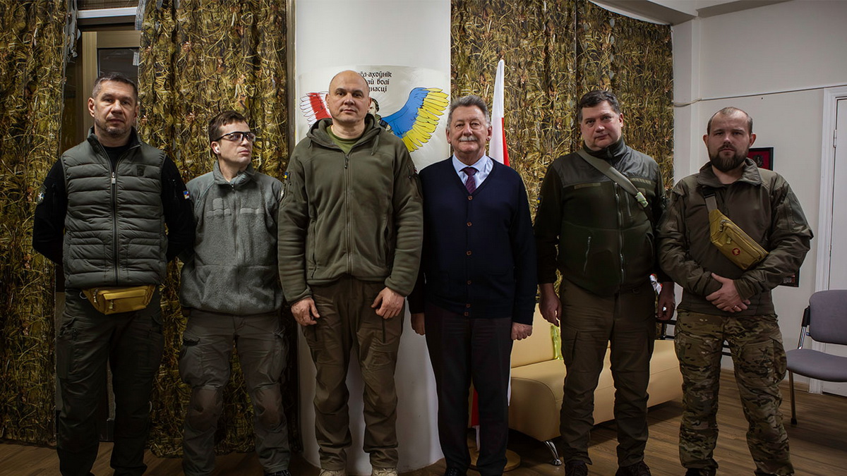 Кизим обсудил демократизацию Беларуси с представителями полка Калиновского