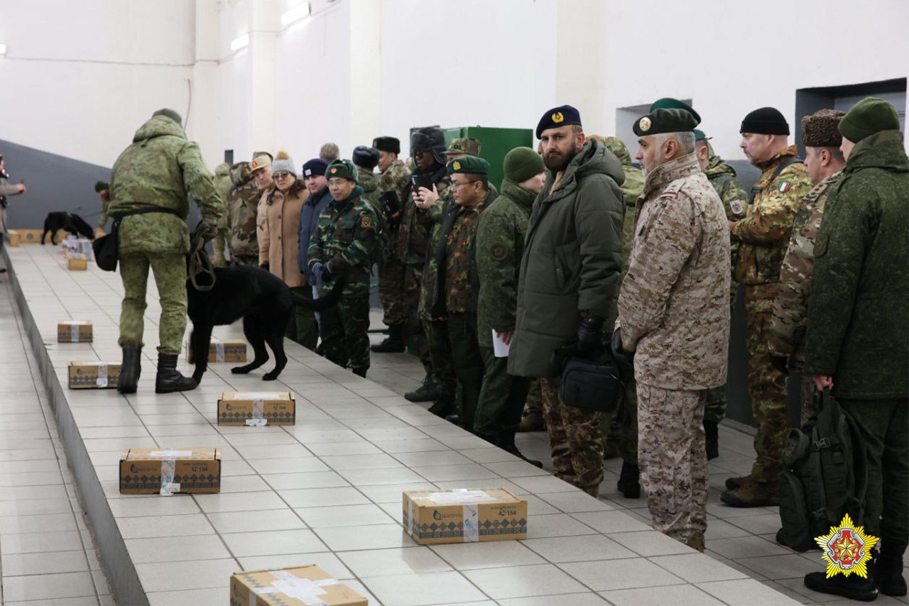 Иностранных военных атташе свозили на границу с Литвой