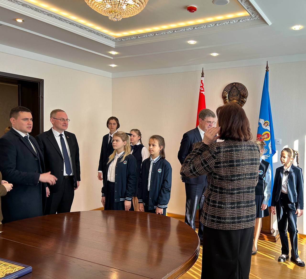 "Беллегпром" представил единую школьную форму для учащихся Минска