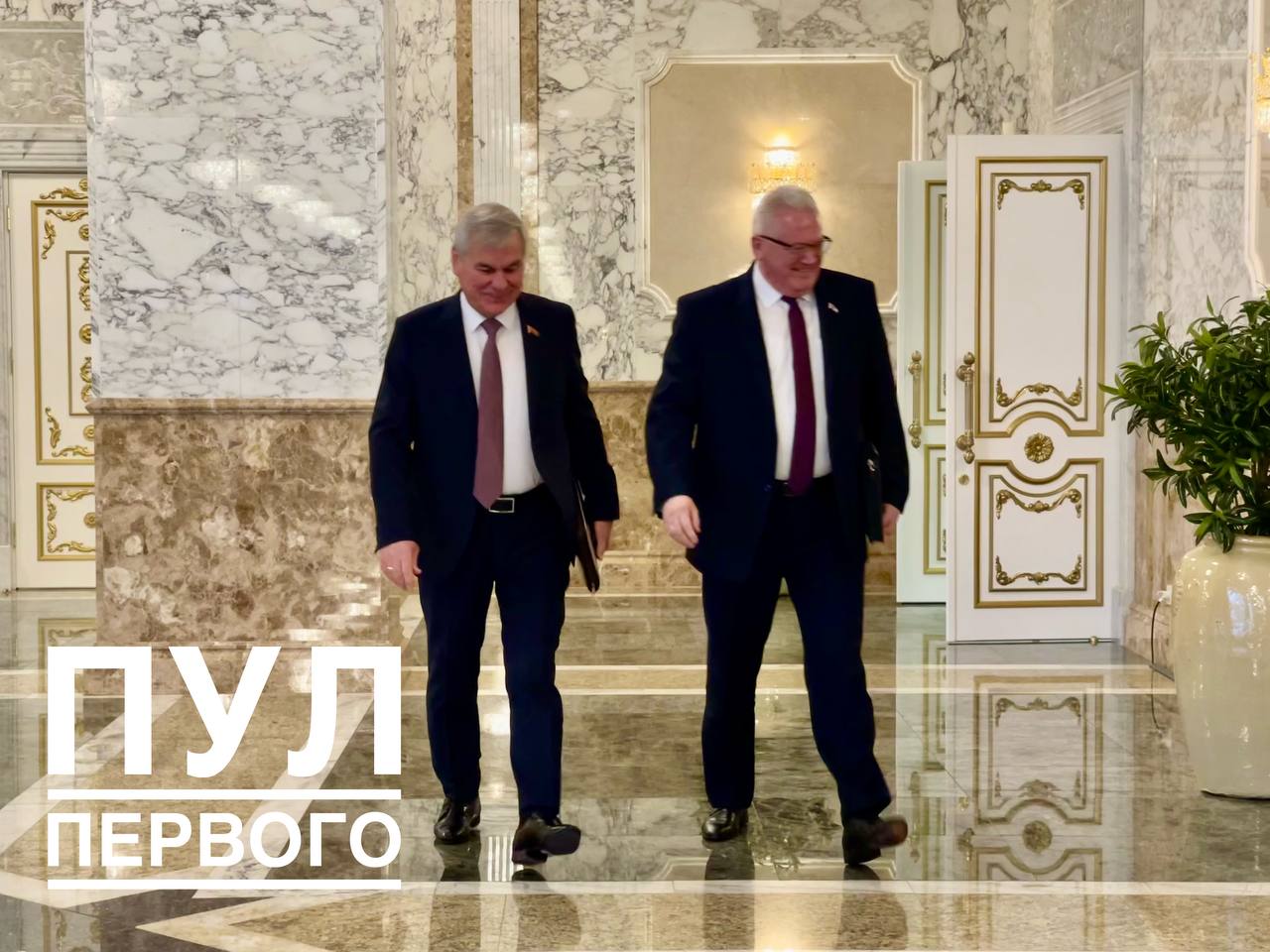 Лукашенко хочет наградить уходящих депутатов: проблем никому не создавали