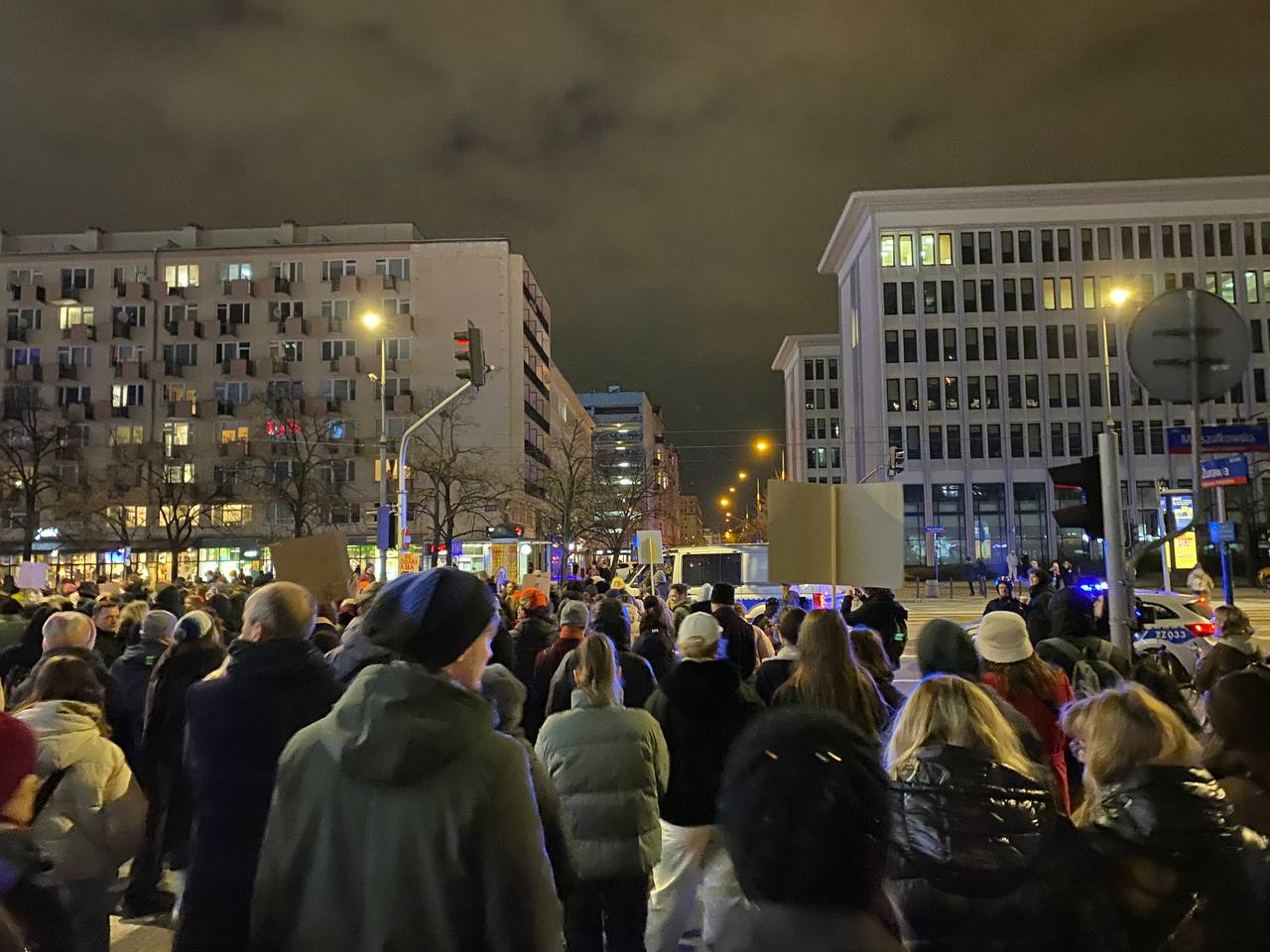 "Ее звали Лиза". Марш против насилия в память о беларуске прошел в Варшаве - фото