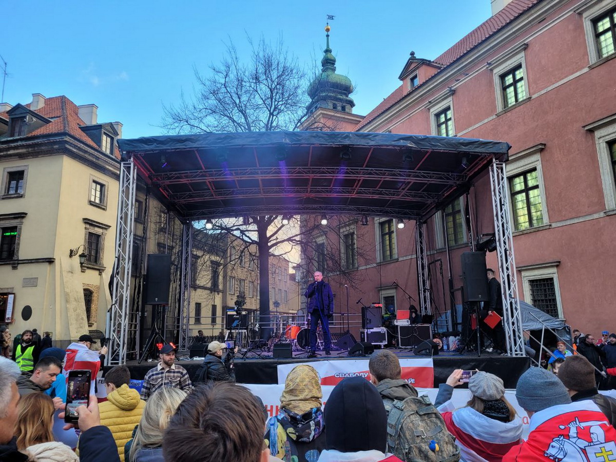 Беларусы празднуют День воли в Варшаве