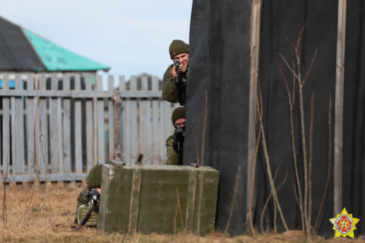 Беларусские военные учились использовать акустическую установку для деморализации противника