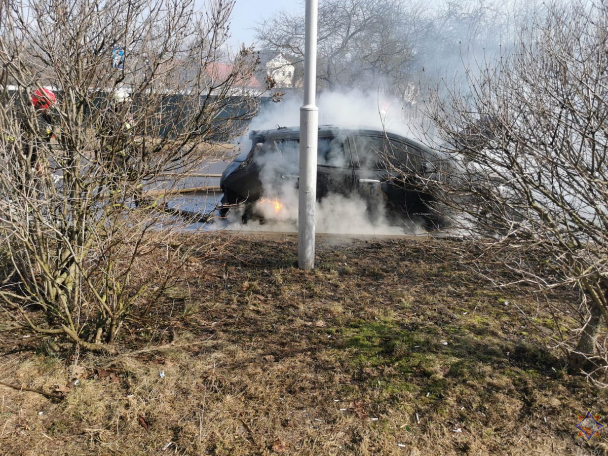 Электромобиль загорелся в Минске