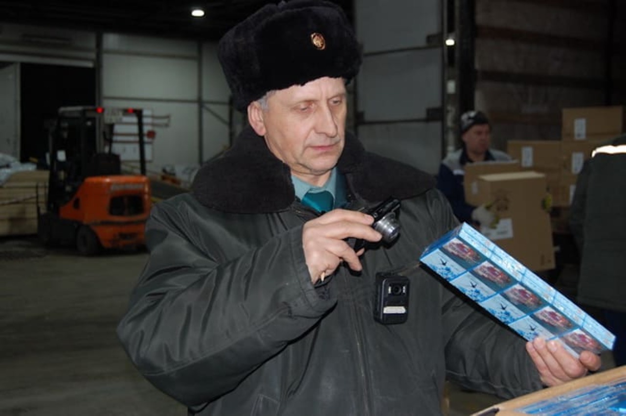Крупную партию беларусских сигарет перехватили в Смоленской области
