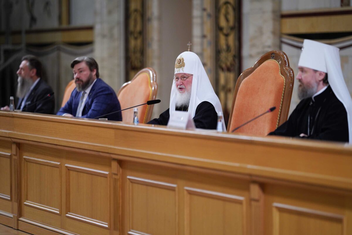 Собор во главе с Патриархом Кириллом объявил "православный джихад"