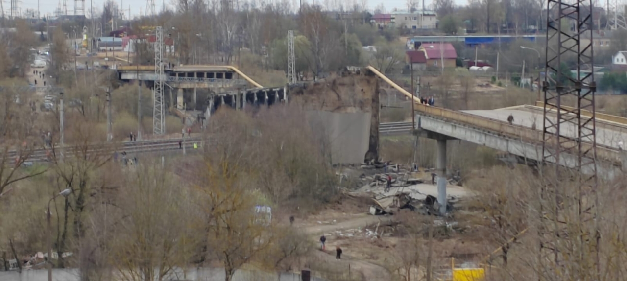 В Смоленской области обрушился мост над ведущей в Беларусь железной дорогой