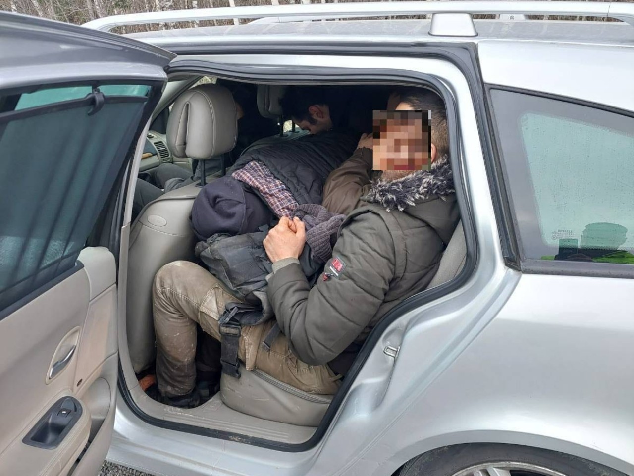 Беларуса задержали в Латвии за перевозку мигрантов. Их нашли даже в багажнике
