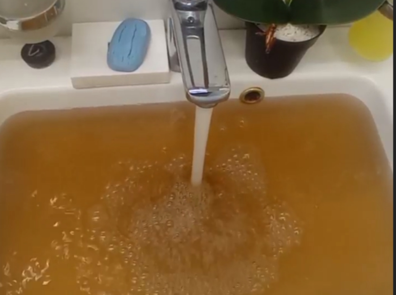 В Новой Боровой уже неделю проблемы с водой