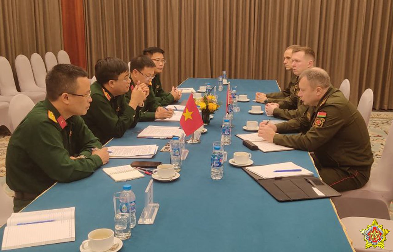 Беларусская военная делегация прибыла во Вьетнам