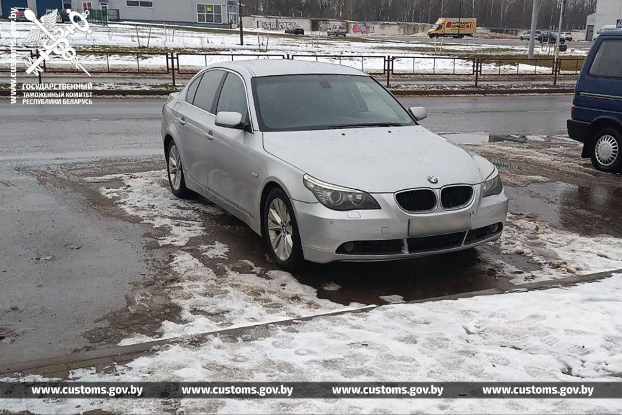 Ввезенные из Литвы автомобили продавали в Беларуси по поддельным российским документам